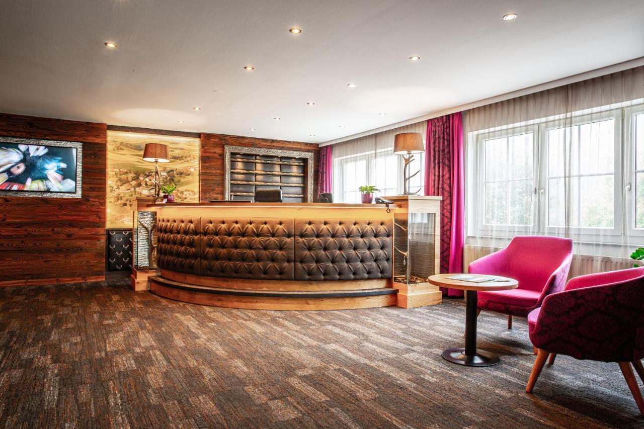 Voralpenhotel Schmoller Sankt Georgen im Attergau Ngoại thất bức ảnh