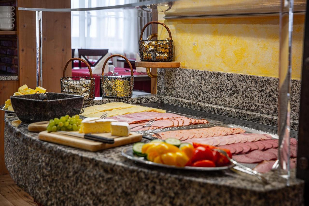 Voralpenhotel Schmoller Sankt Georgen im Attergau Ngoại thất bức ảnh