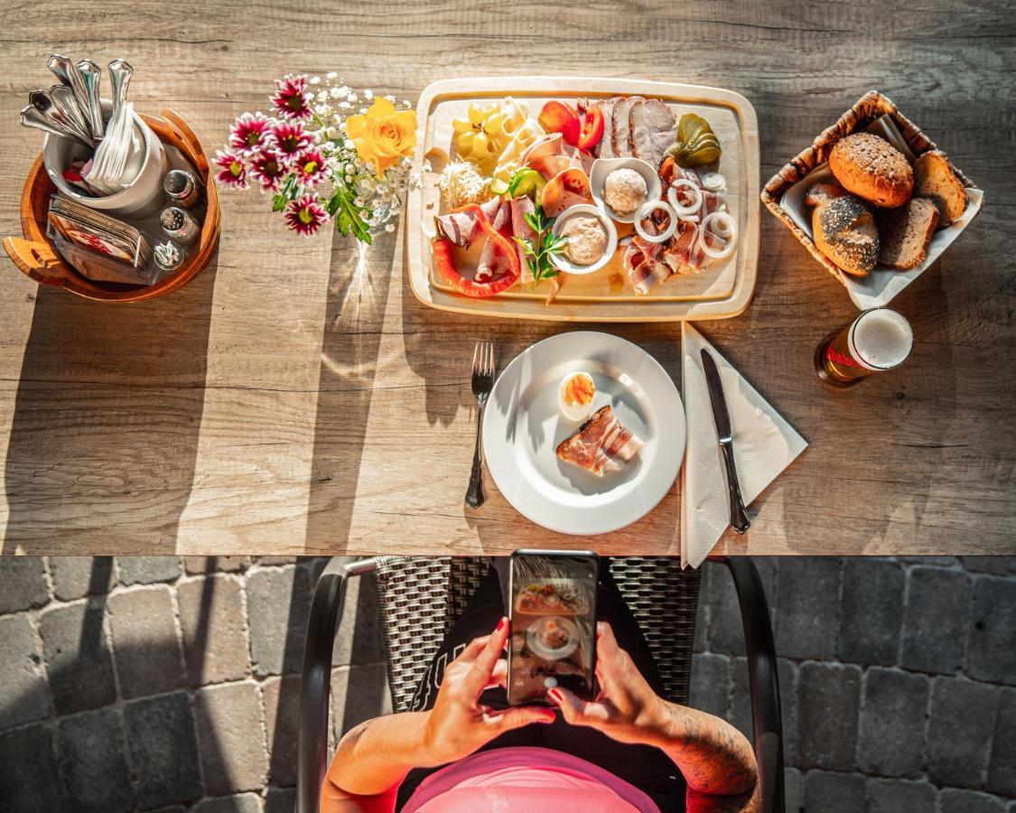 Voralpenhotel Schmoller Sankt Georgen im Attergau Ngoại thất bức ảnh