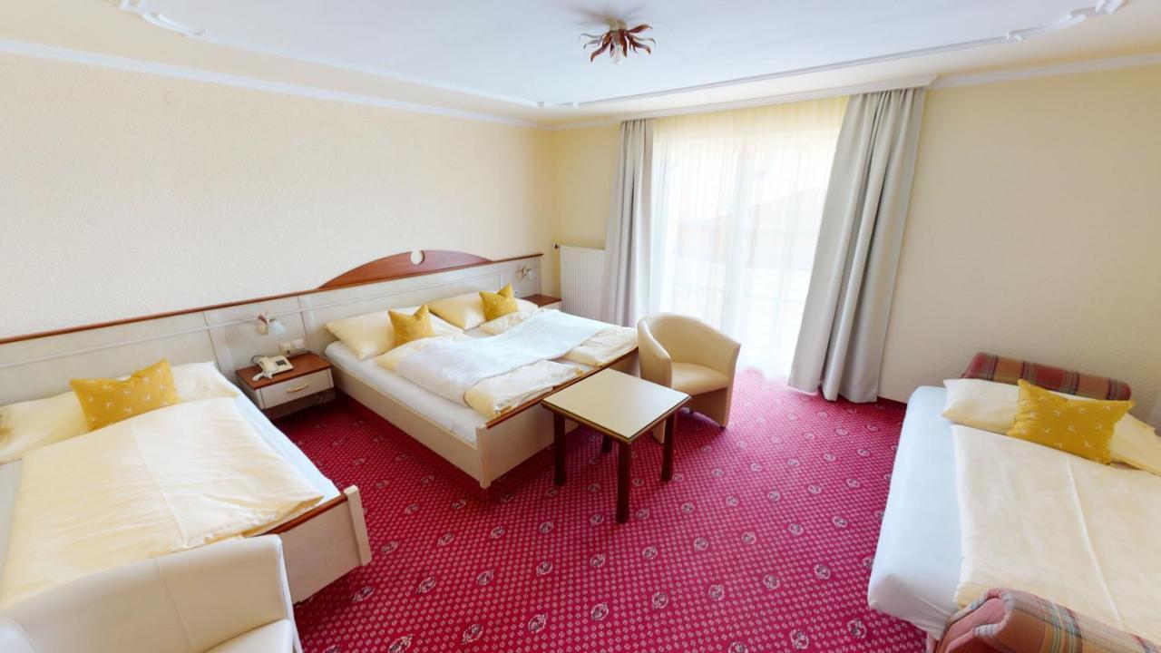Voralpenhotel Schmoller Sankt Georgen im Attergau Ngoại thất bức ảnh