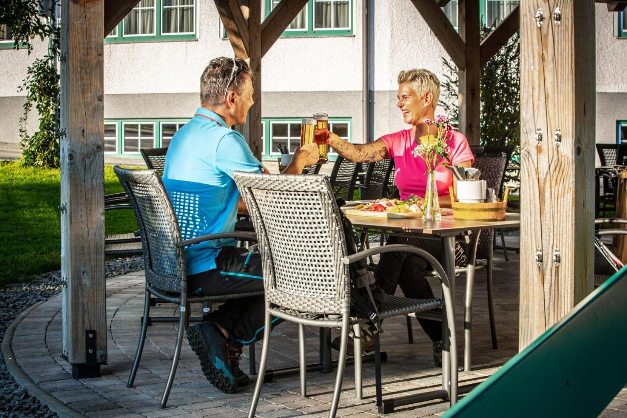 Voralpenhotel Schmoller Sankt Georgen im Attergau Ngoại thất bức ảnh