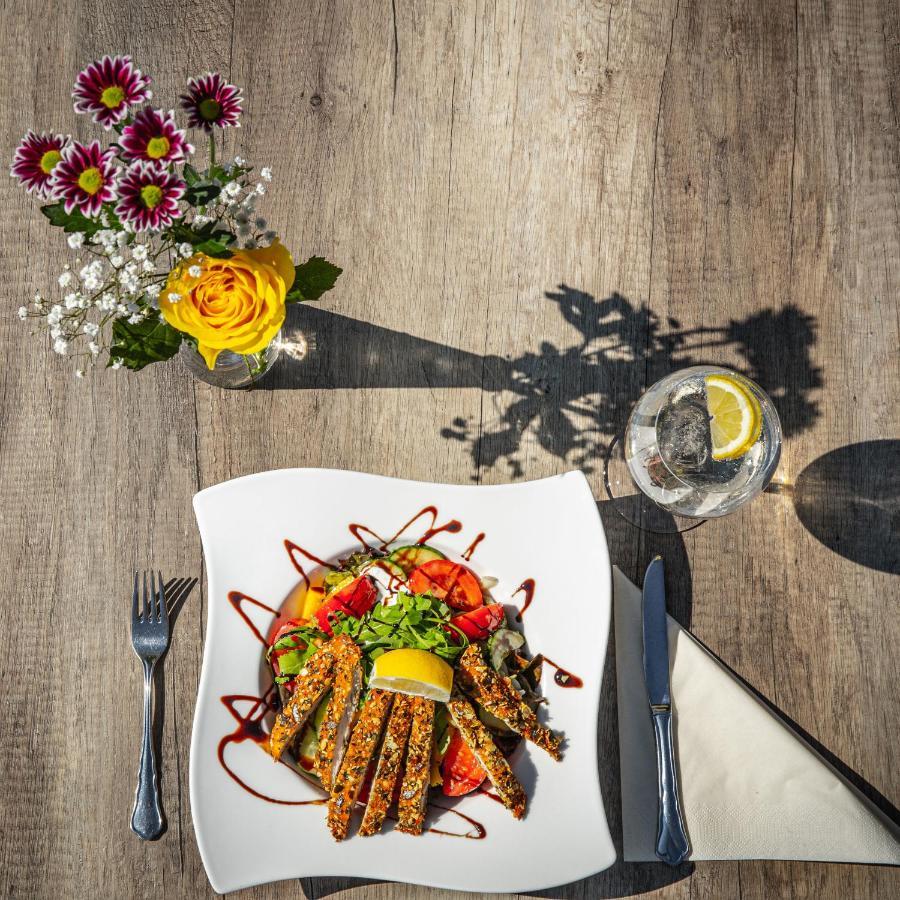 Voralpenhotel Schmoller Sankt Georgen im Attergau Ngoại thất bức ảnh