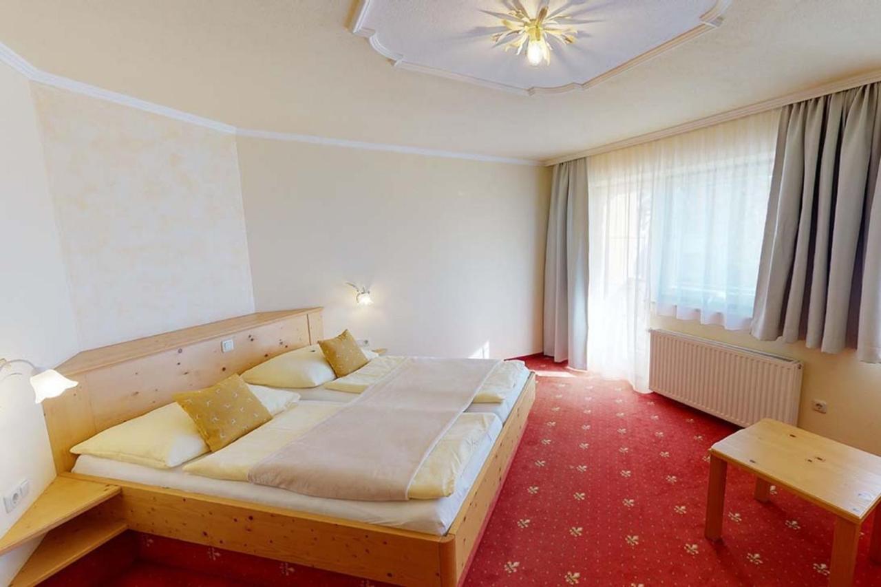 Voralpenhotel Schmoller Sankt Georgen im Attergau Ngoại thất bức ảnh