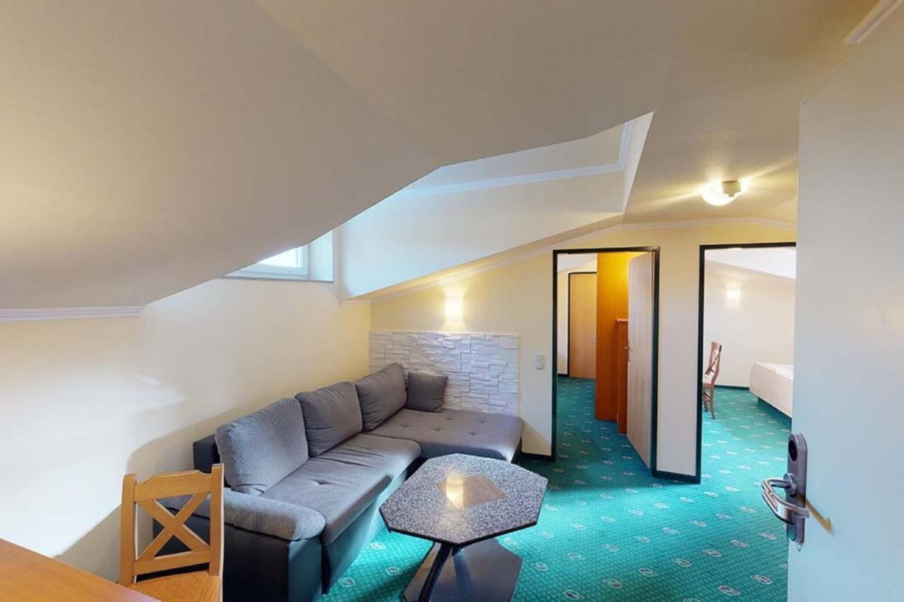 Voralpenhotel Schmoller Sankt Georgen im Attergau Ngoại thất bức ảnh