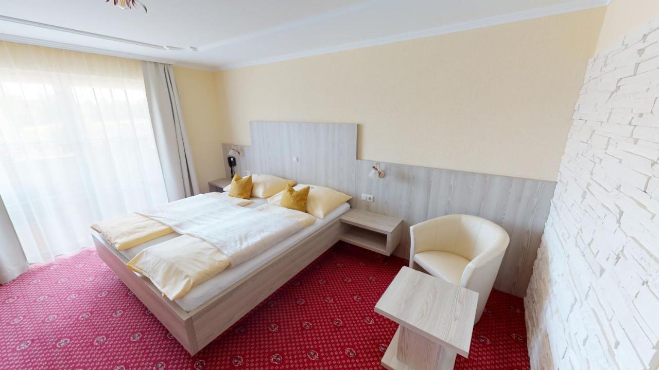 Voralpenhotel Schmoller Sankt Georgen im Attergau Ngoại thất bức ảnh