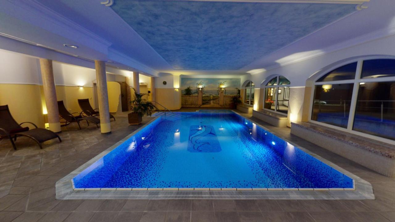 Voralpenhotel Schmoller Sankt Georgen im Attergau Ngoại thất bức ảnh