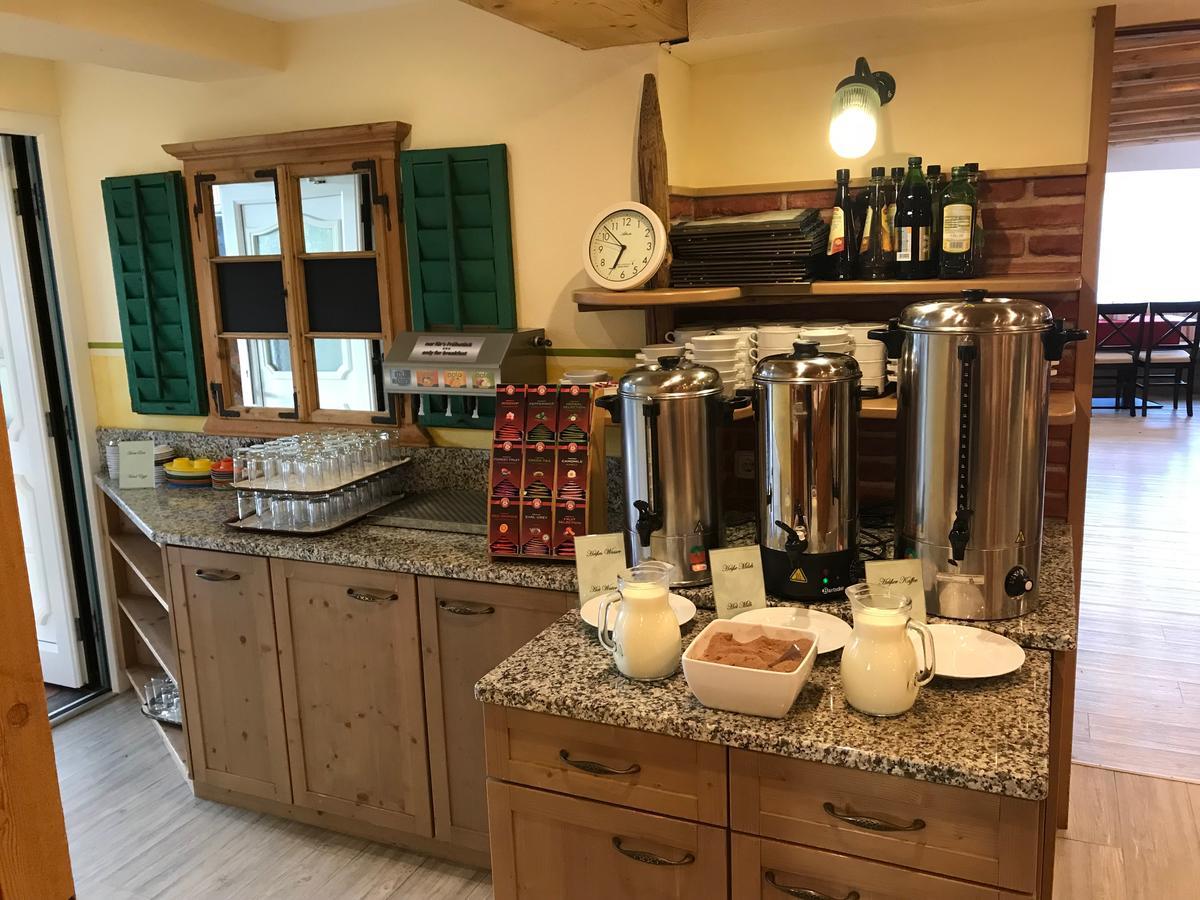 Voralpenhotel Schmoller Sankt Georgen im Attergau Ngoại thất bức ảnh
